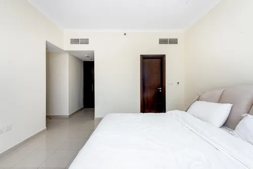 2 Bedrooms Apartment in Bay Central West