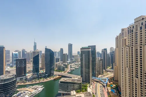 2 Bedrooms Apartment in Bay Central West