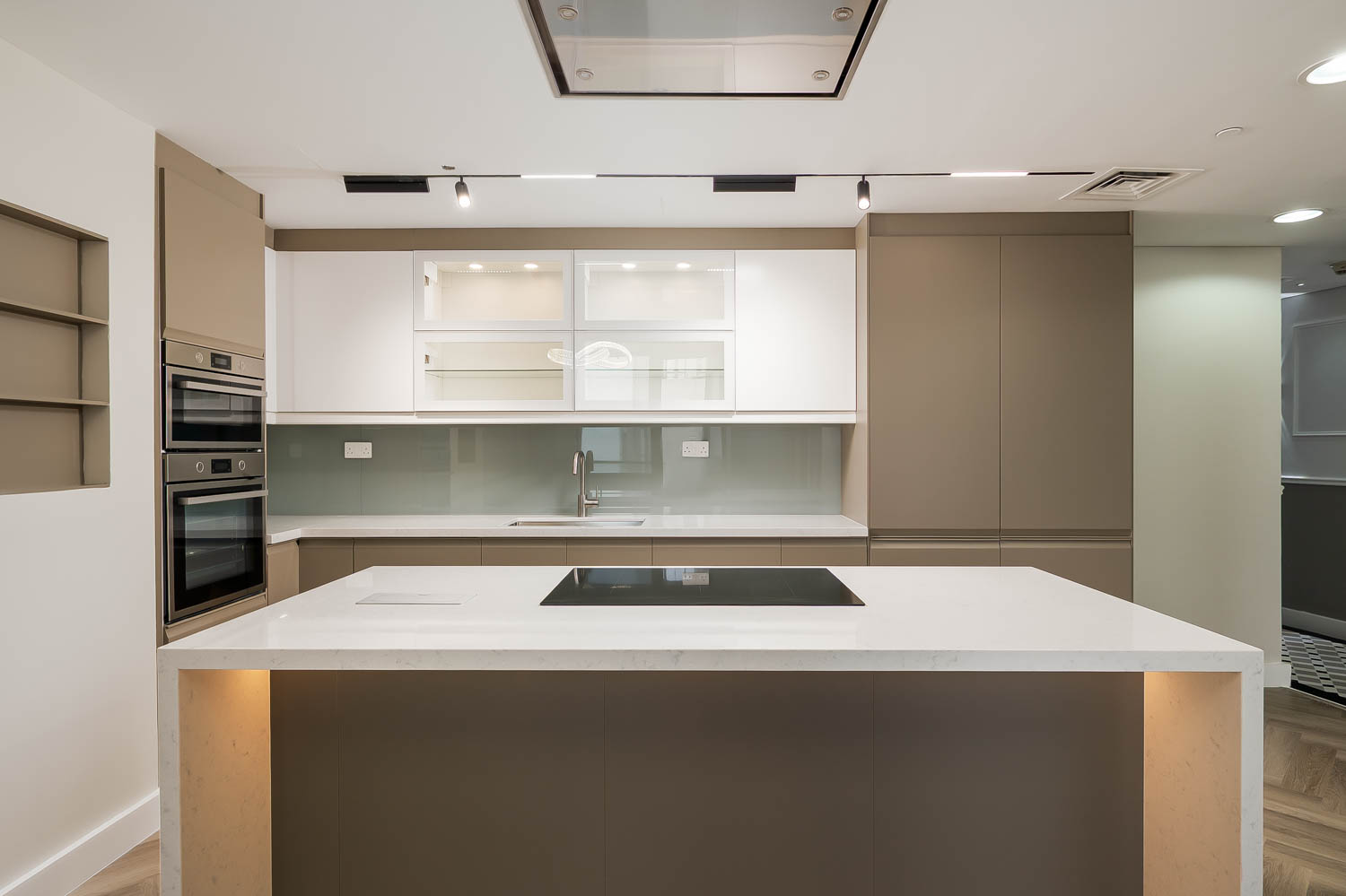 2 Bedrooms Apartment in Ocean Heights