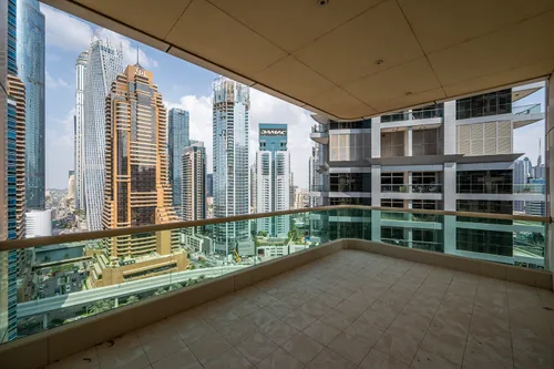 2 Bedrooms Apartment in The Royal Oceanic