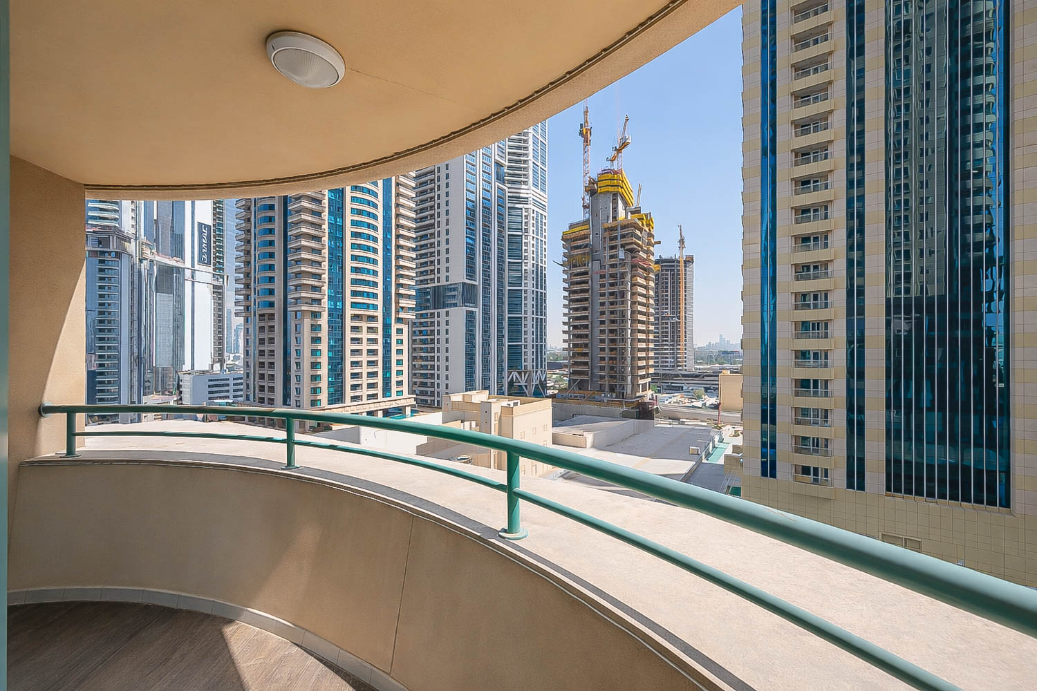 2 Bedrooms Apartment in Marina Crown