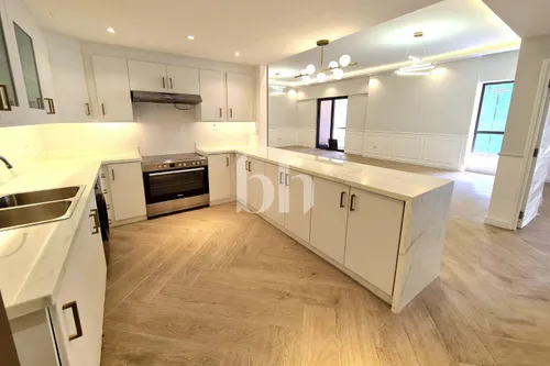 4 Bedrooms Apartment in Sadaf 8