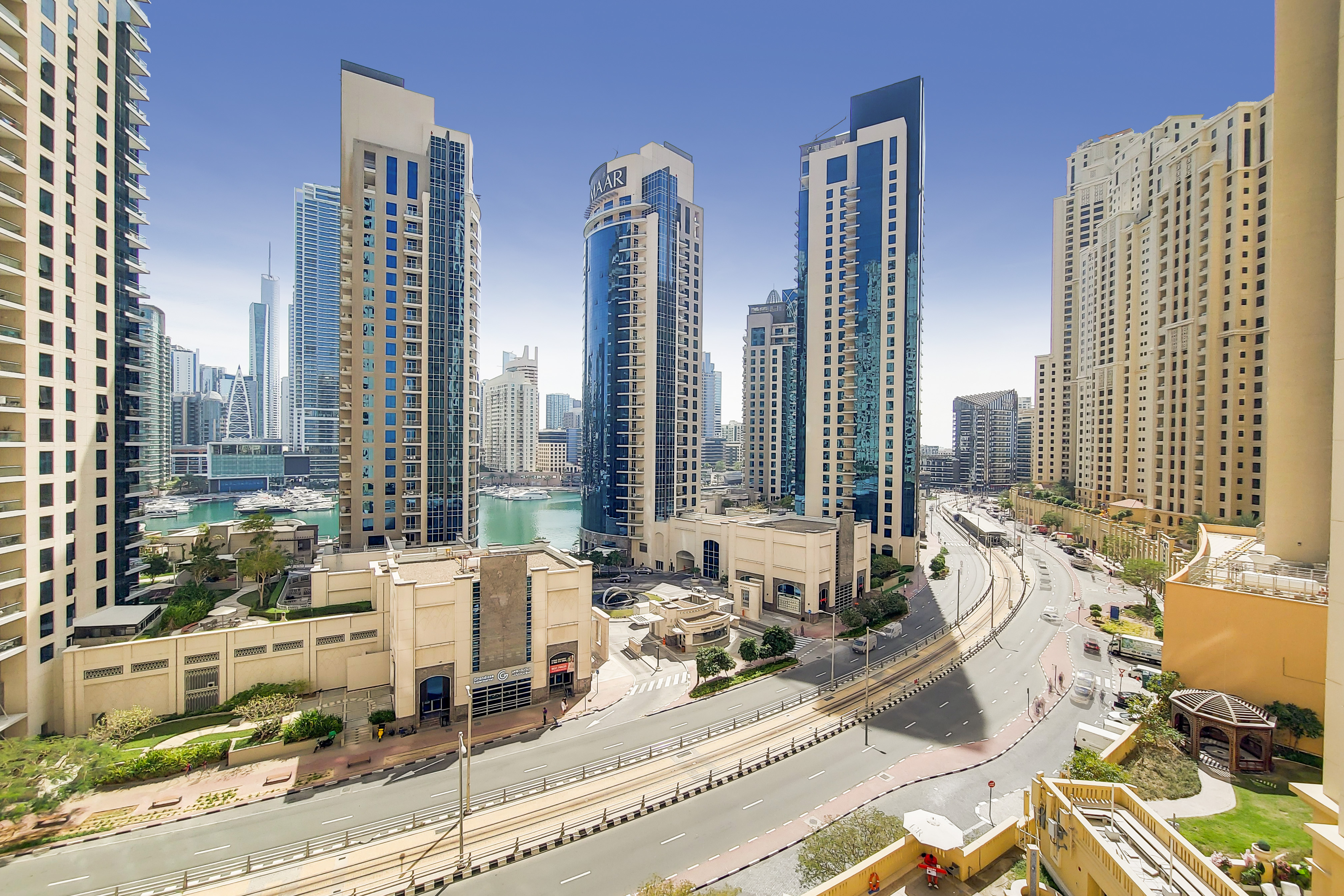 3 Bedrooms Apartment in Rimal 5