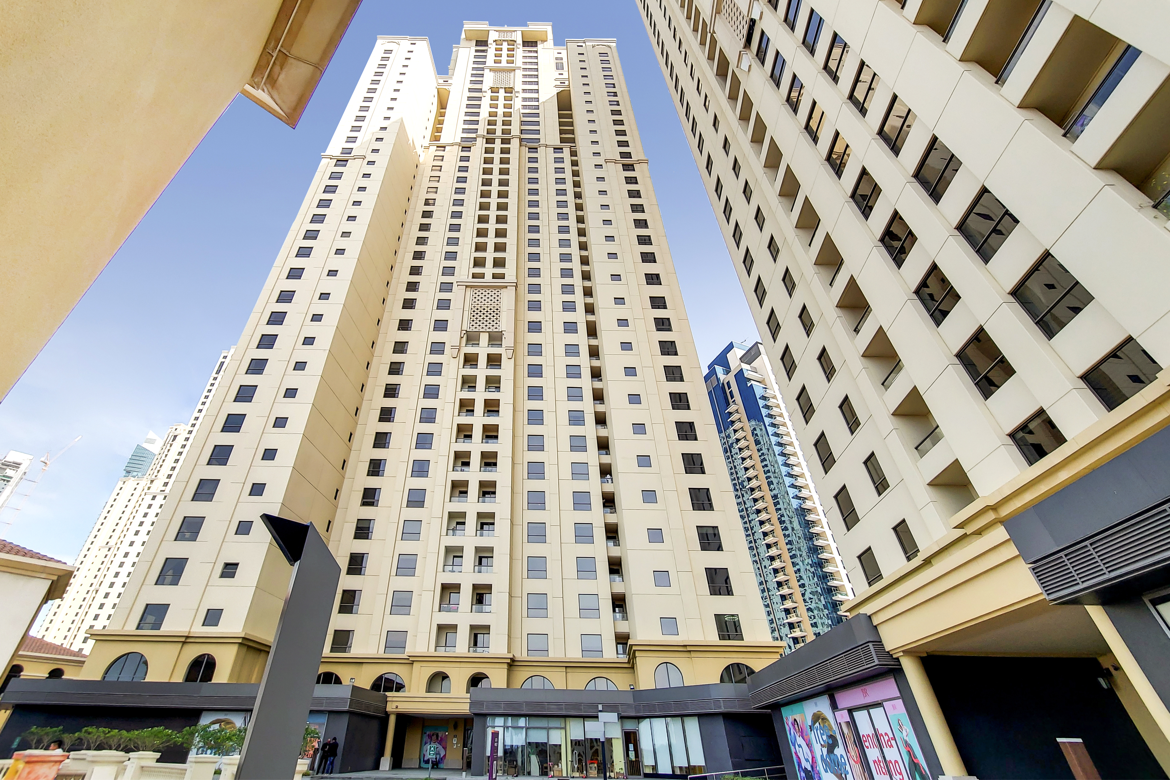 3 Bedrooms Apartment in Rimal 5