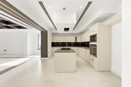 5 Bedrooms Apartment in Sadaf 8