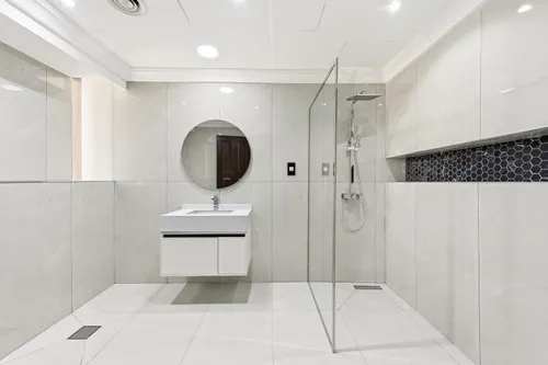 5 Bedrooms Apartment in Sadaf 8