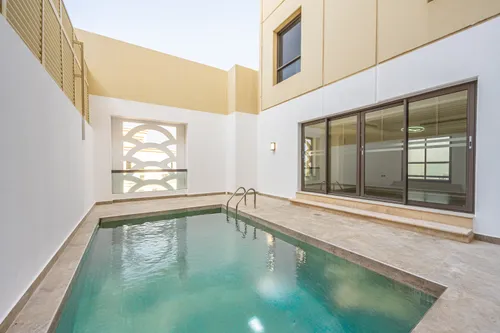 5 Bedrooms Apartment in Sadaf 8