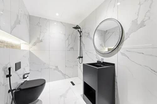 5 Bedrooms Apartment in Sadaf 8