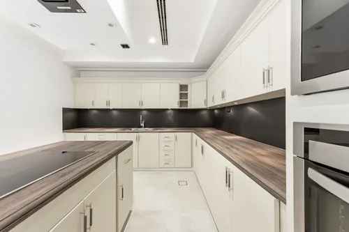 5 Bedrooms Apartment in Sadaf 8