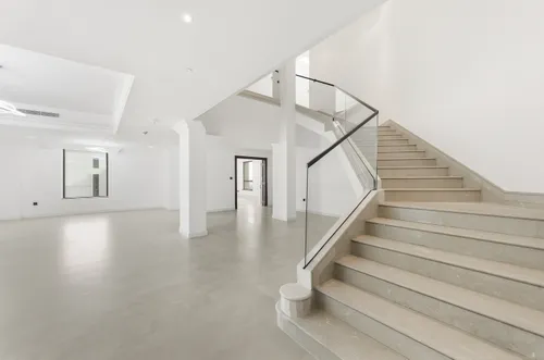 5 Bedrooms Apartment in Sadaf 8