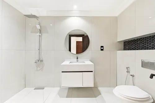 5 Bedrooms Apartment in Sadaf 8