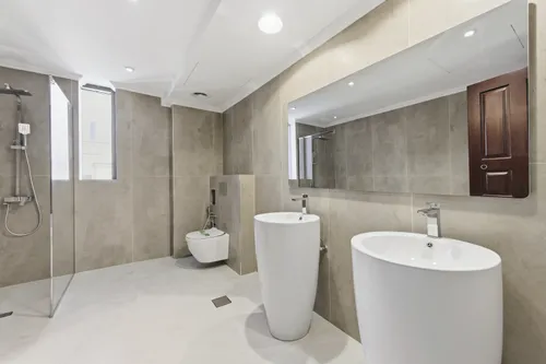 5 Bedrooms Apartment in Sadaf 8