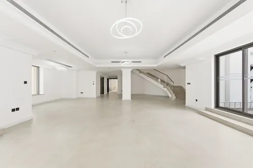 5 Bedrooms Apartment in Sadaf 8