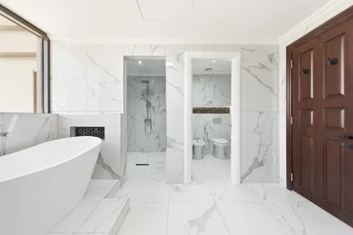 5 Bedrooms Apartment in Sadaf 8