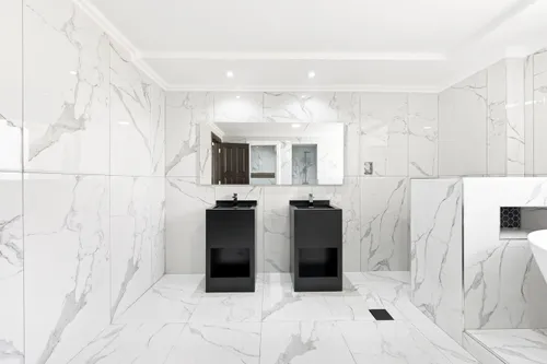 5 Bedrooms Apartment in Sadaf 8