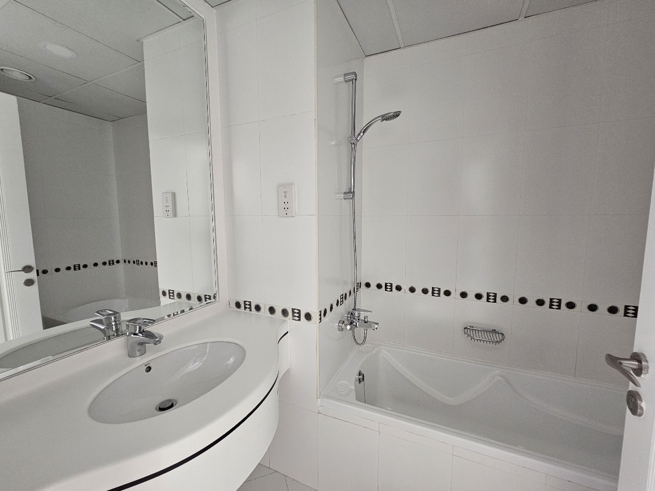 2 Bedrooms Apartment in Al Shera Tower