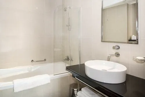 2 Bedrooms Apartment in Bonnington Tower