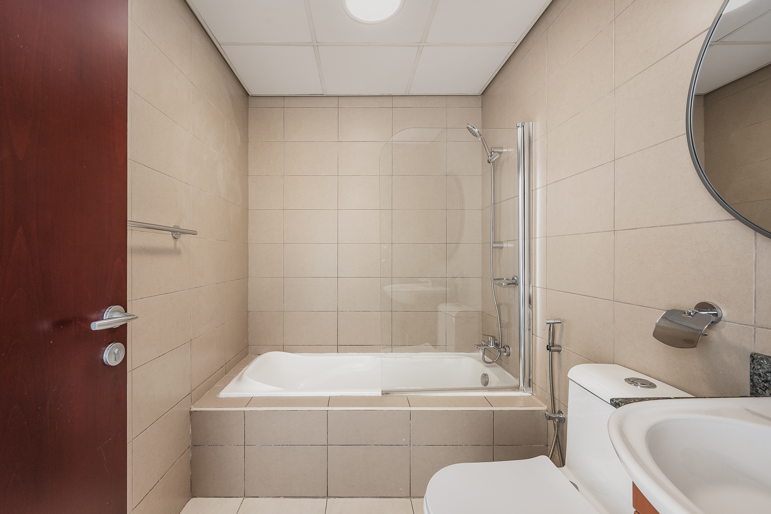 2 Bedrooms Apartment in Lakeside Residence