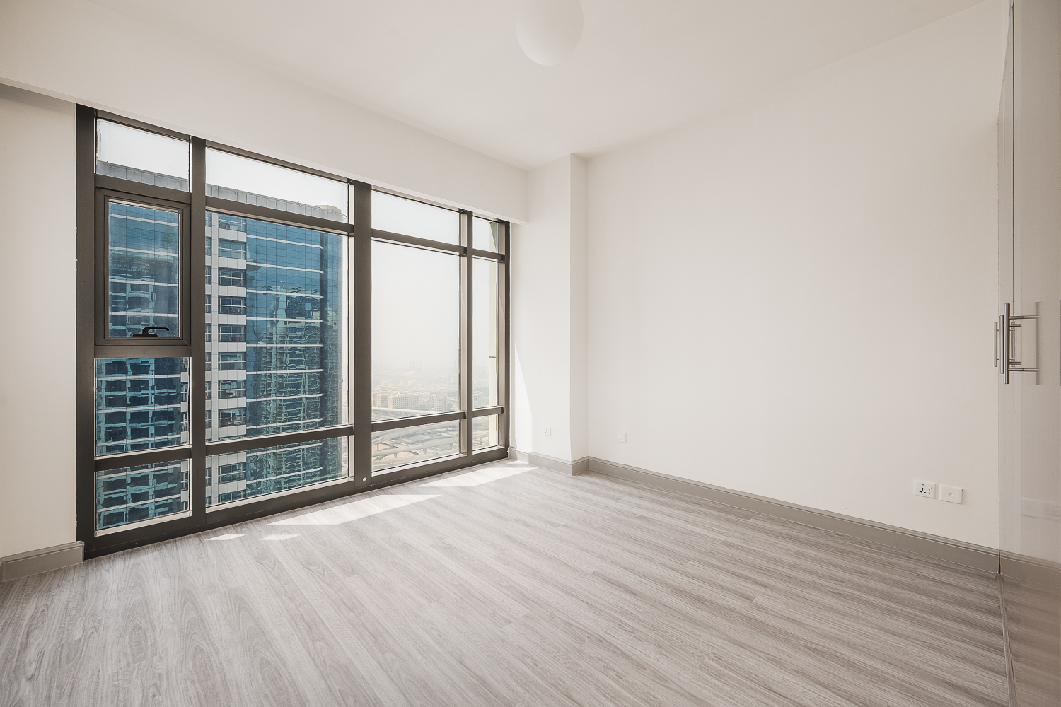 2 Bedrooms Apartment in Lakeside Residence