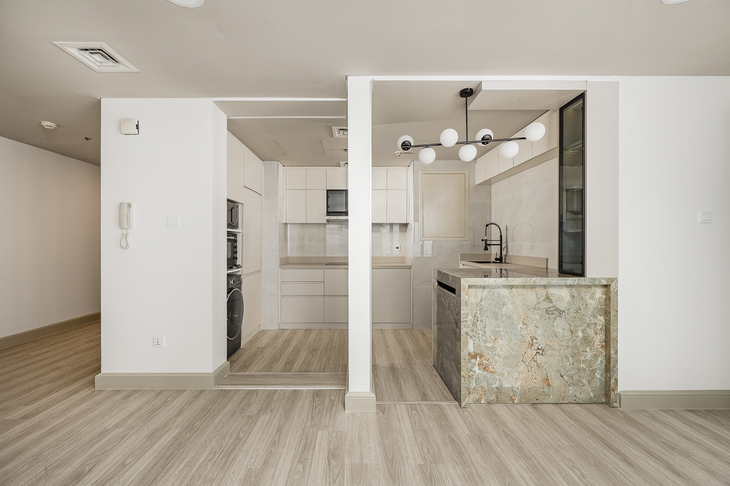 2 Bedrooms Apartment in Lakeside Residence