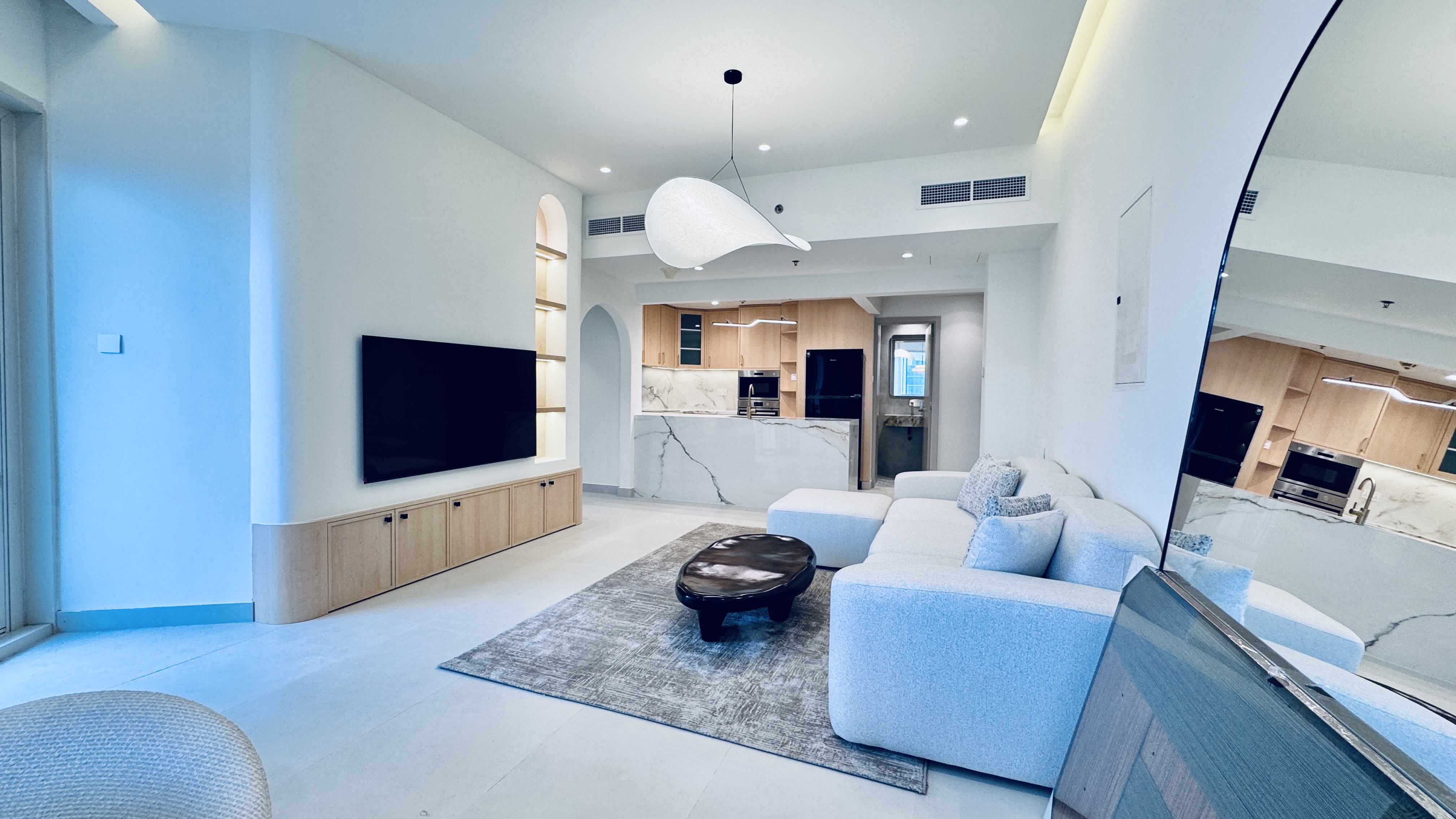 2 Bedrooms Apartment in Lake Shore Tower