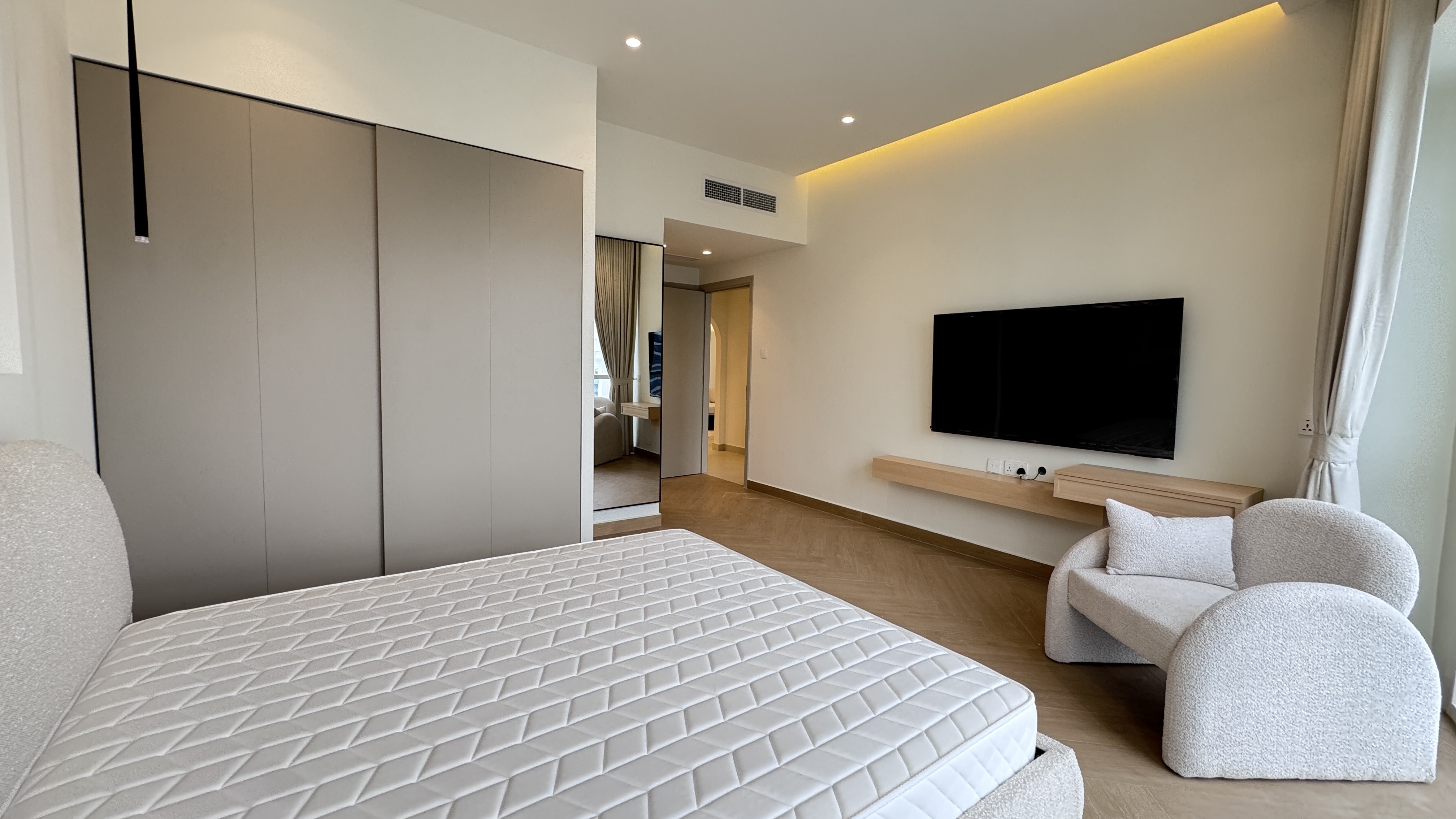 2 Bedrooms Apartment in Lake Shore Tower