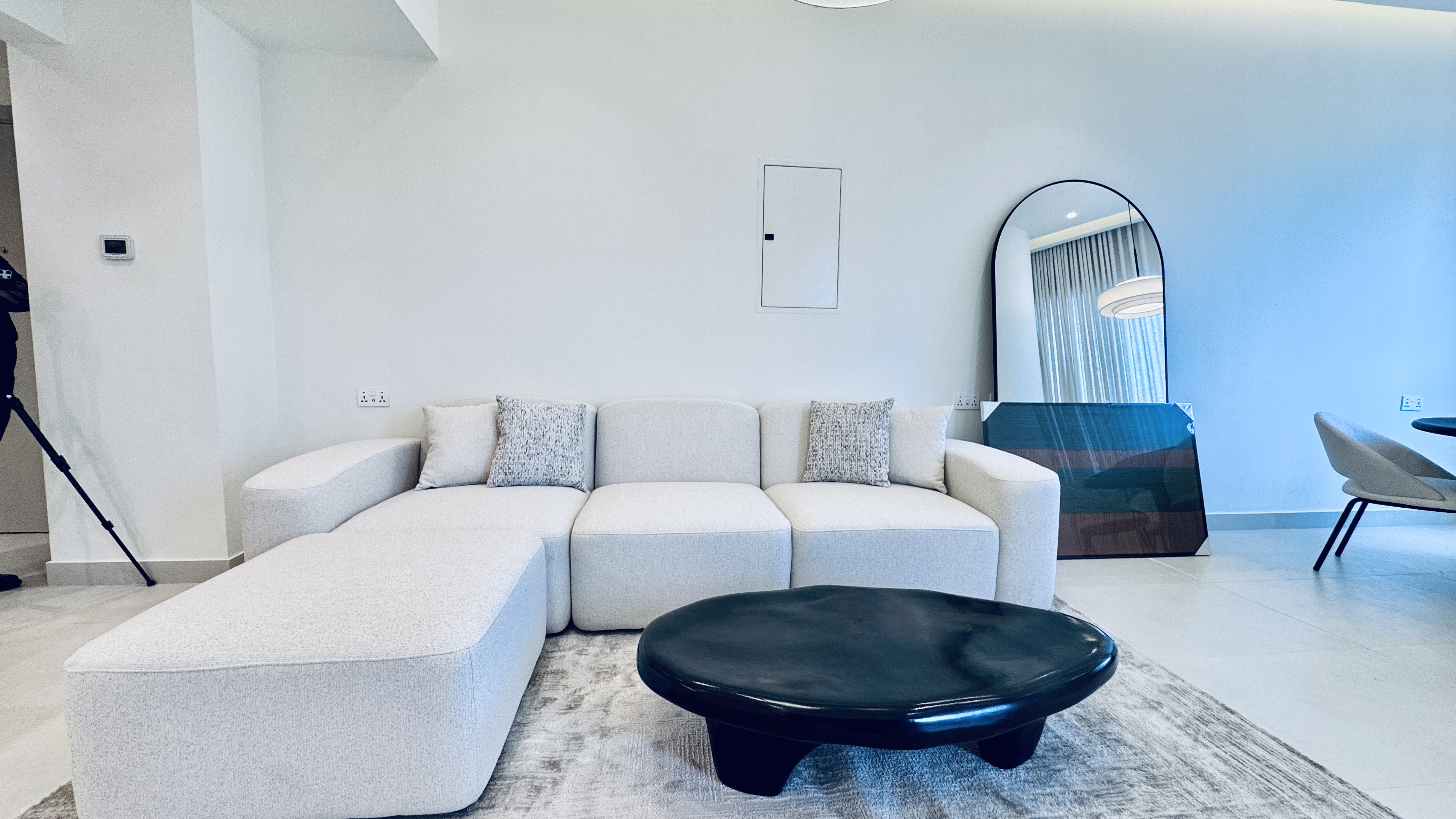 2 Bedrooms Apartment in Lake Shore Tower