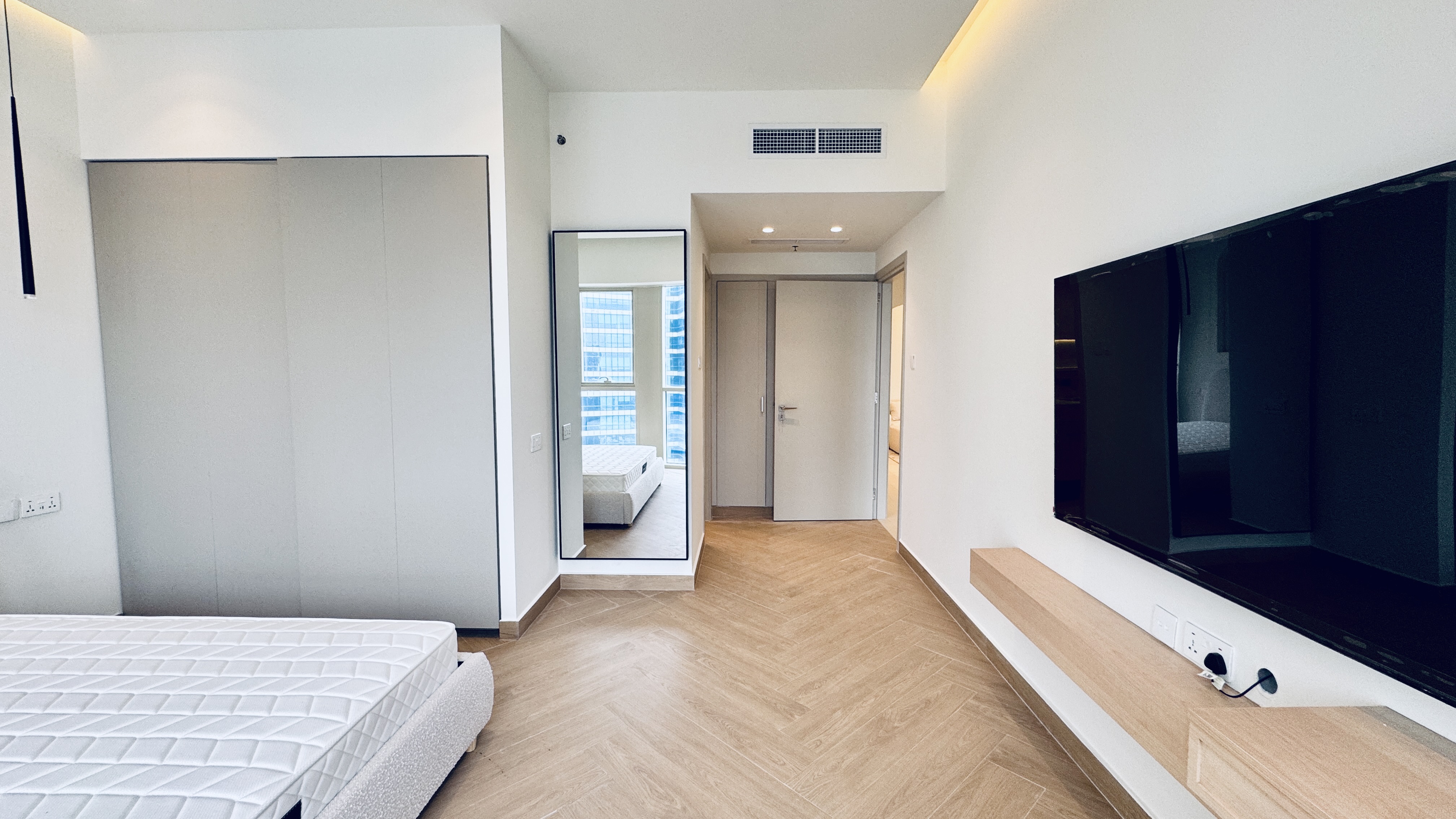 2 Bedrooms Apartment in Lake Shore Tower