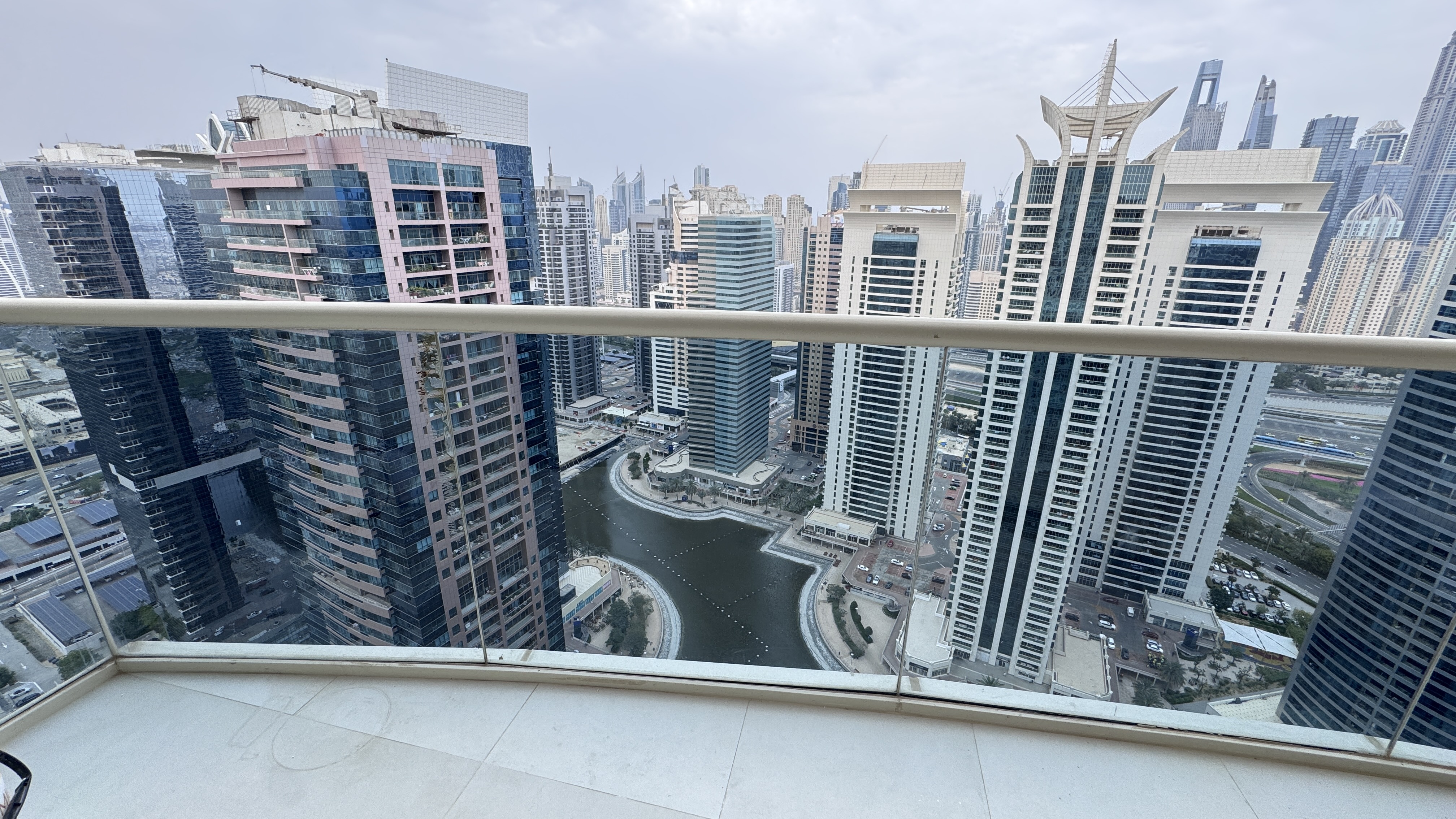 2 Bedrooms Apartment in Lake Shore Tower