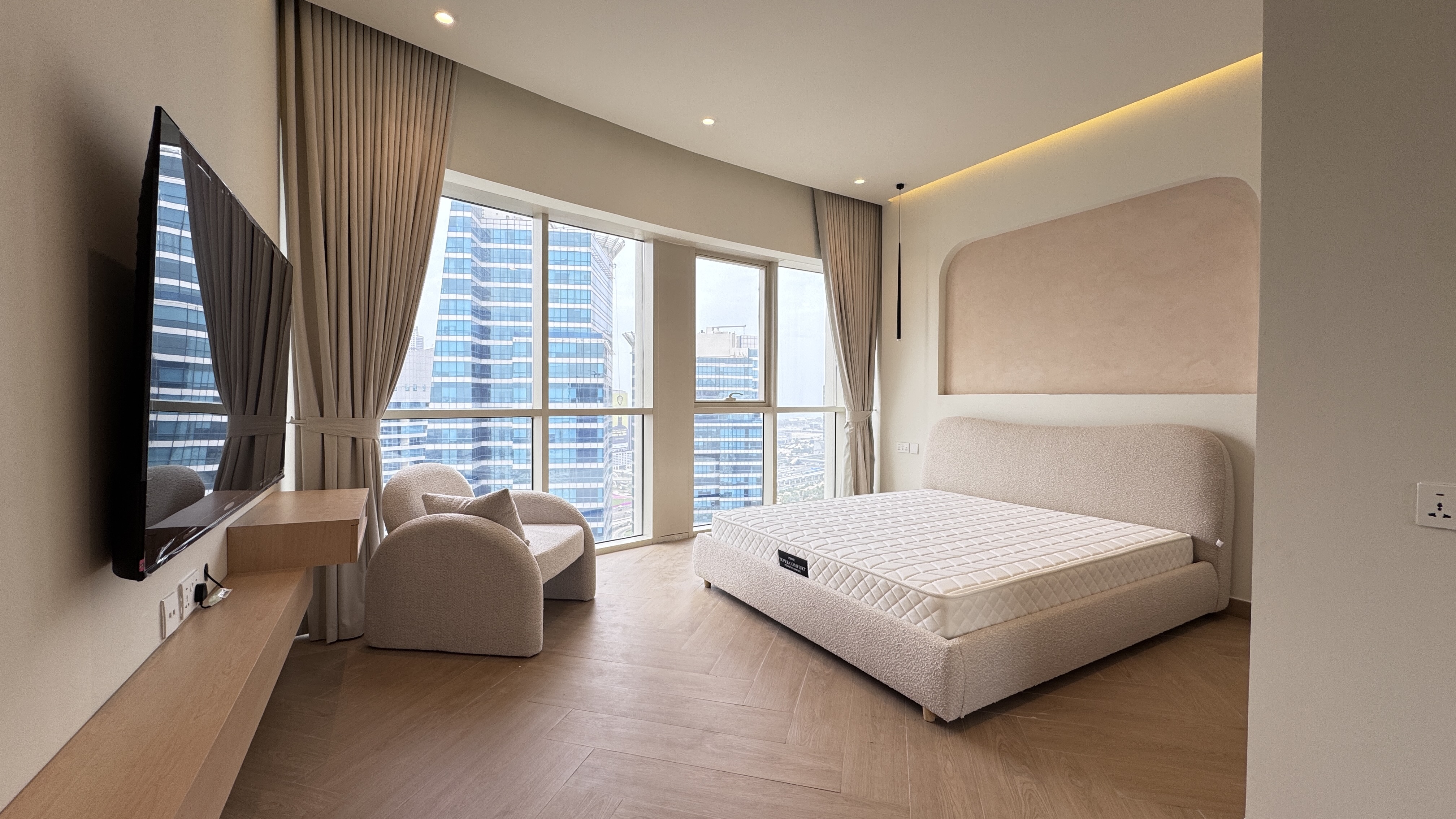 2 Bedrooms Apartment in Lake Shore Tower