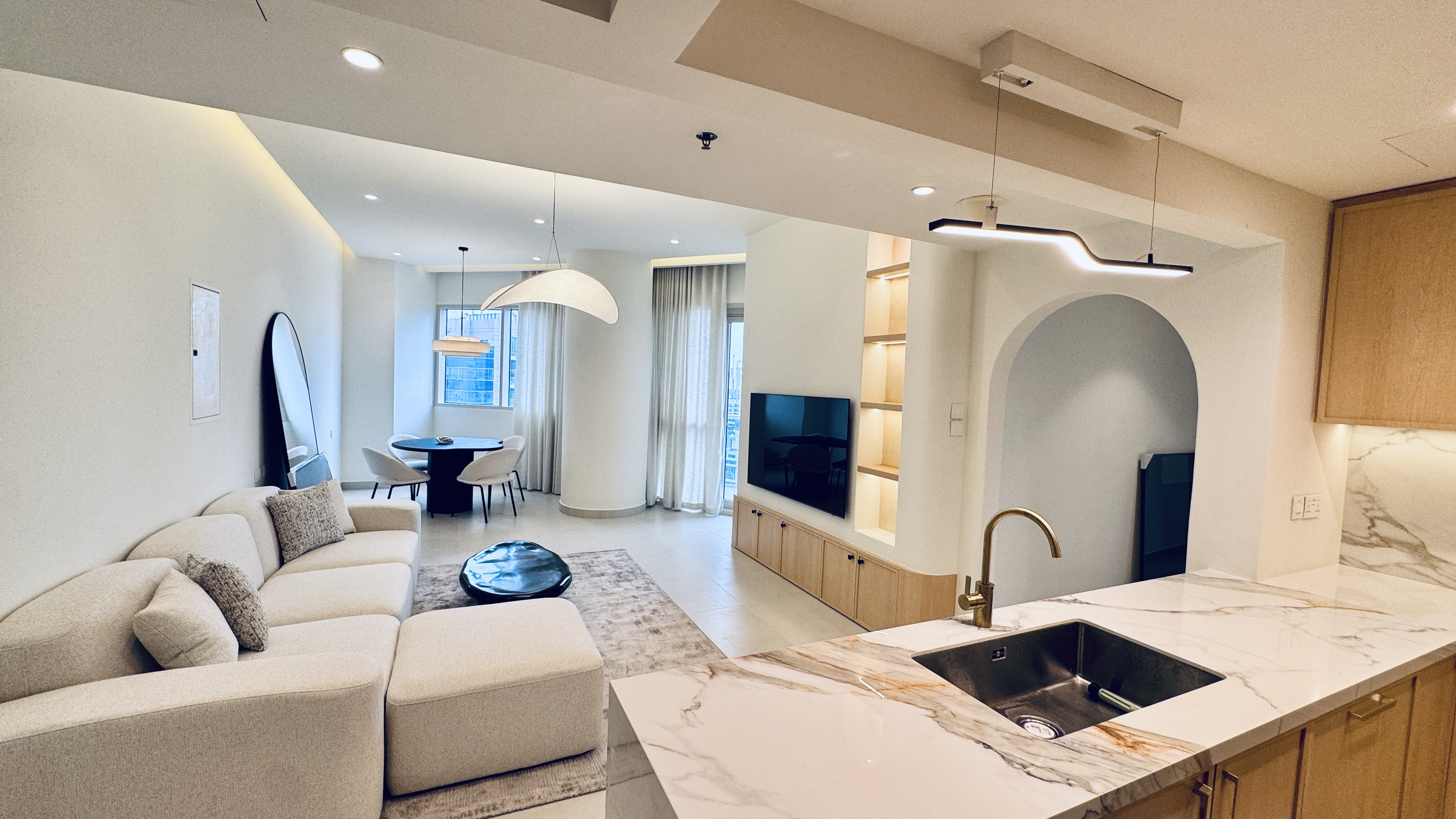 2 Bedrooms Apartment in Lake Shore Tower