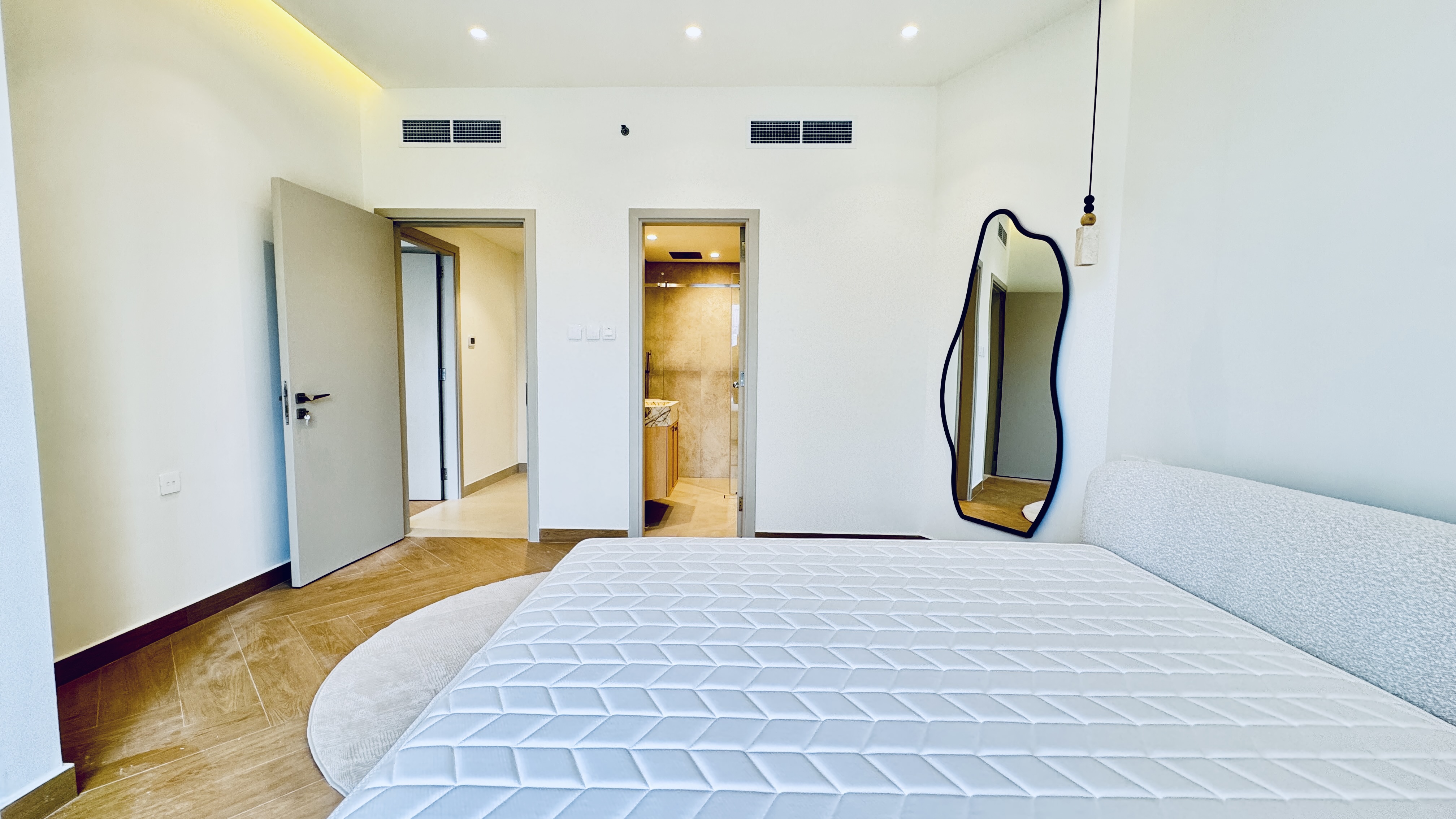 2 Bedrooms Apartment in Lake Shore Tower