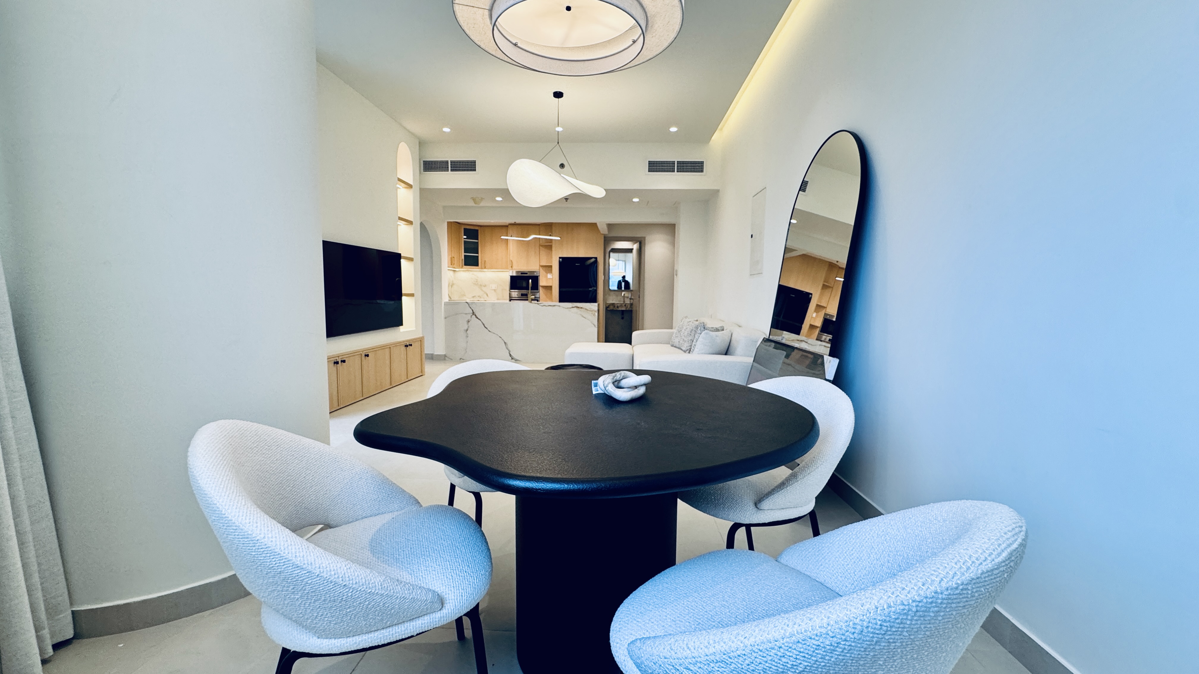 2 Bedrooms Apartment in Lake Shore Tower