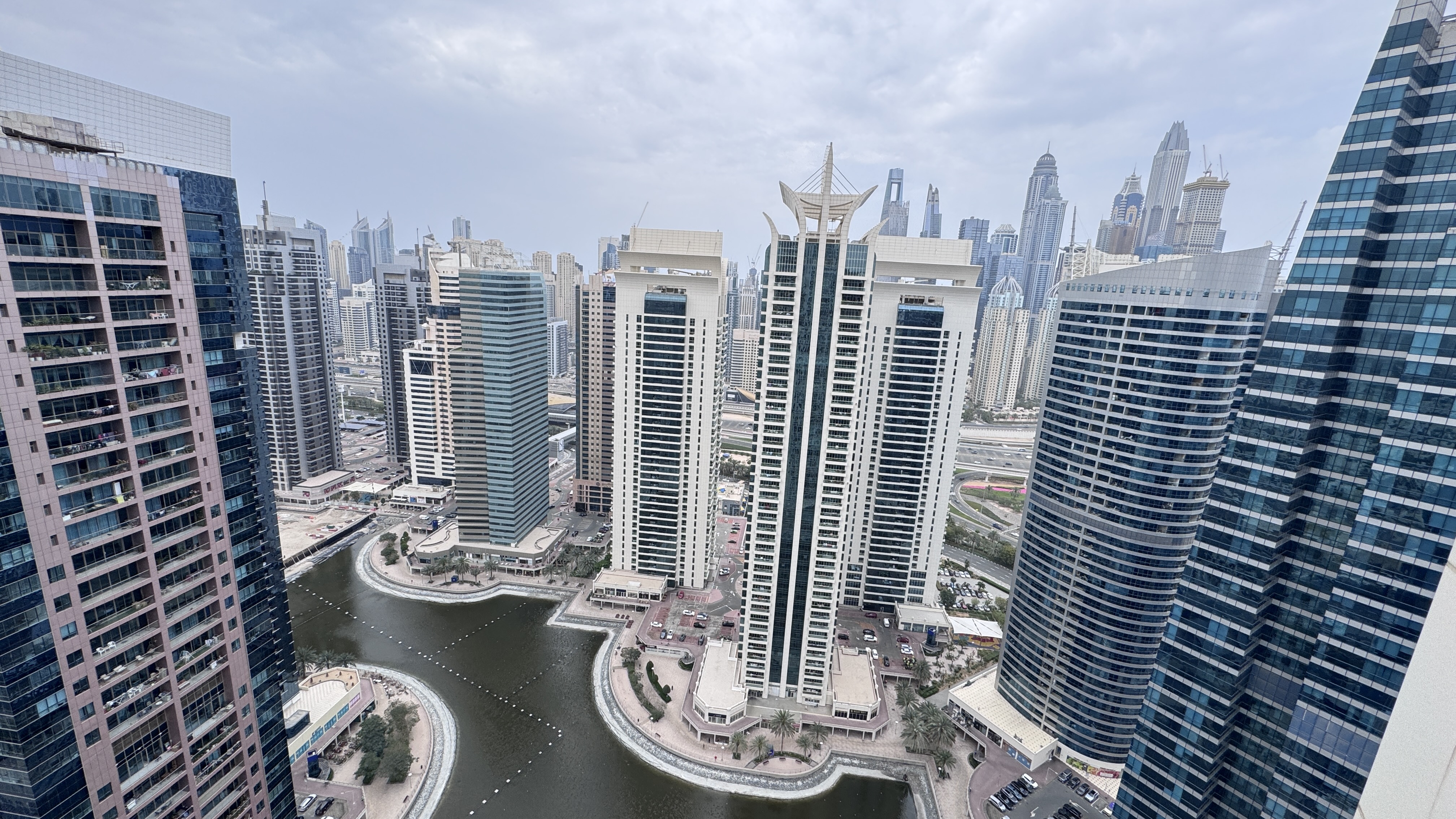 2 Bedrooms Apartment in Lake Shore Tower