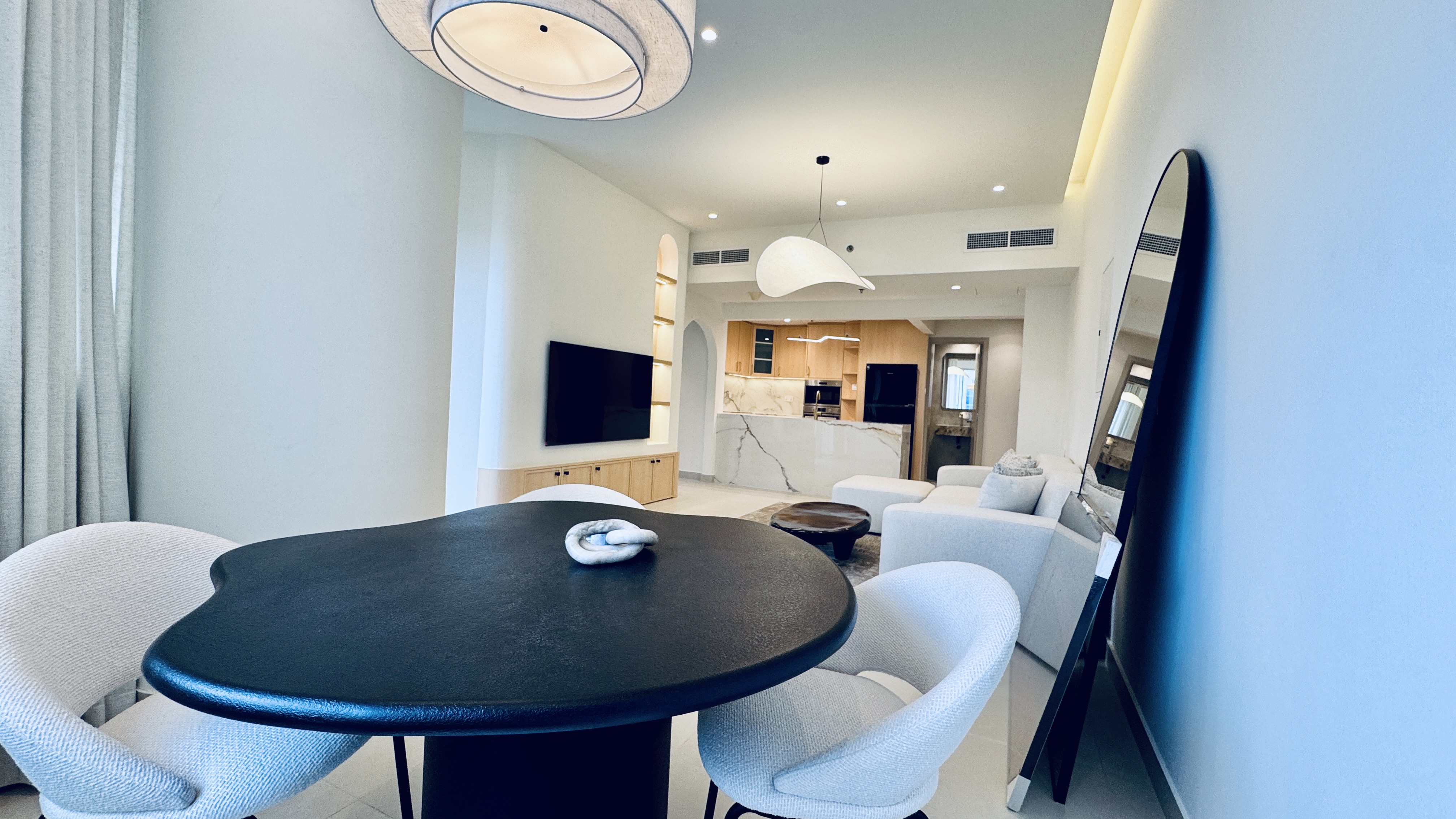 2 Bedrooms Apartment in Lake Shore Tower