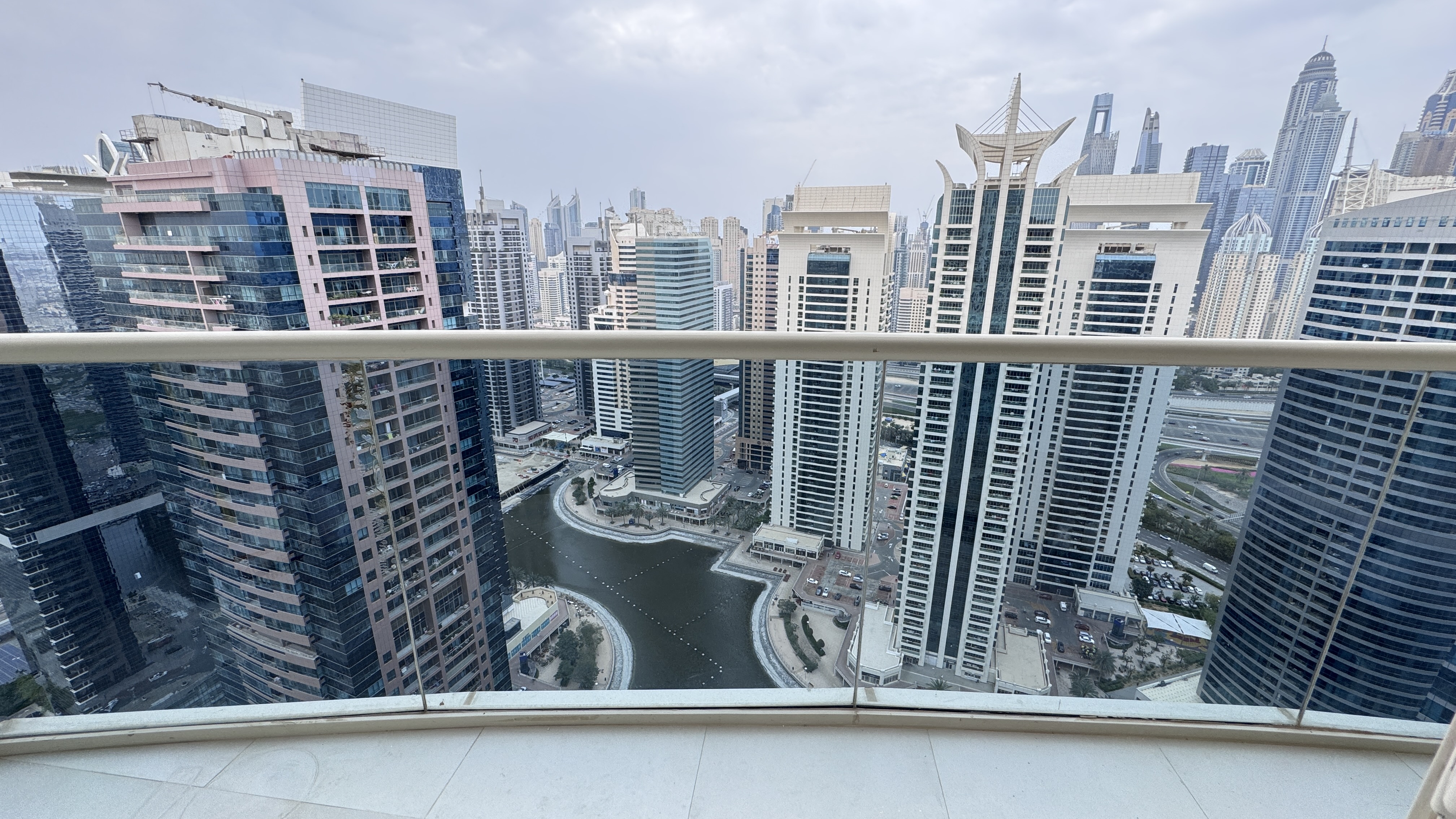 2 Bedrooms Apartment in Lake Shore Tower