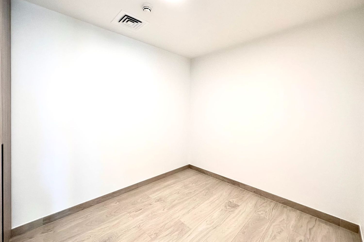 1 Bedroom Apartment in Me Do Re Tower