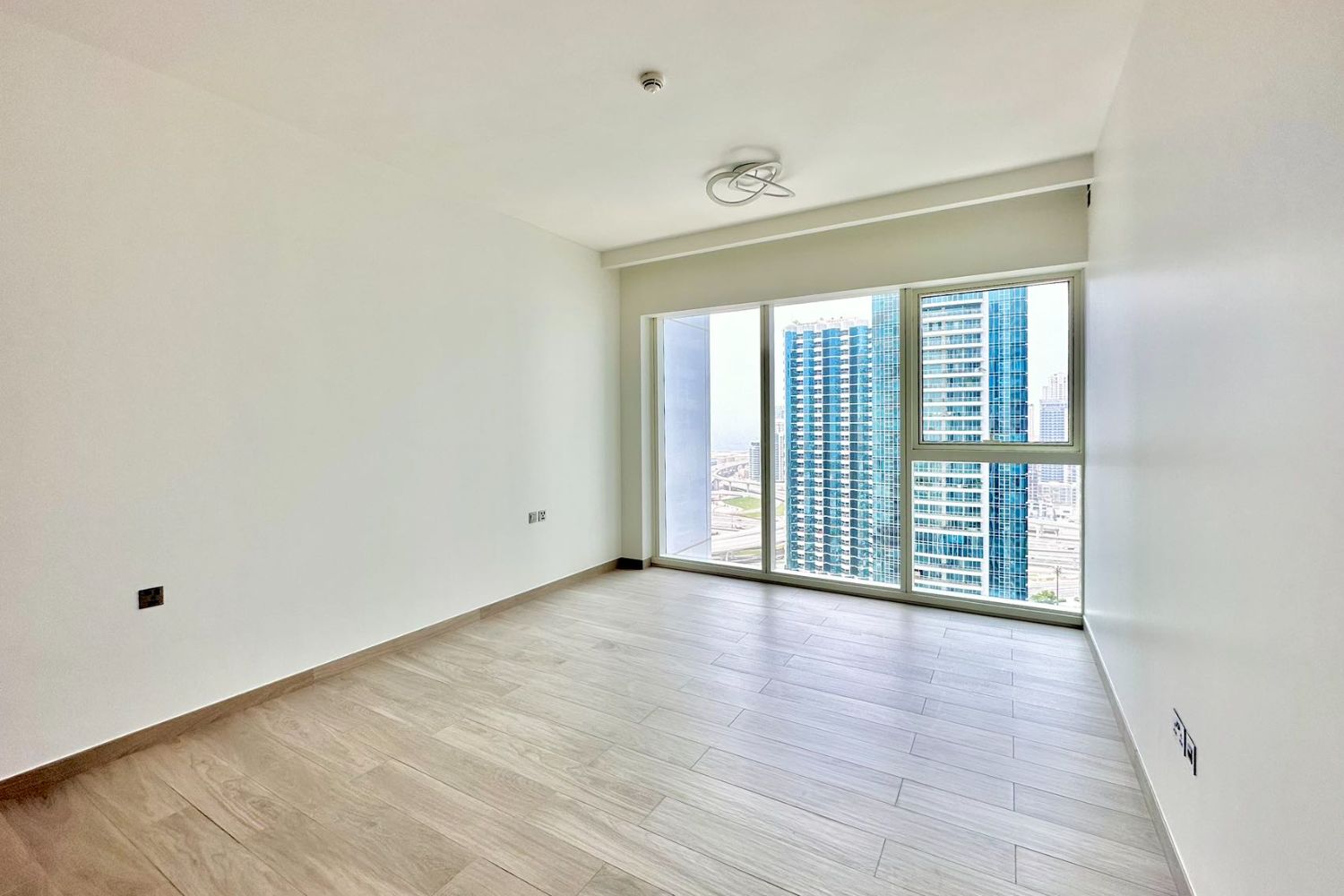 1 Bedroom Apartment in Me Do Re Tower