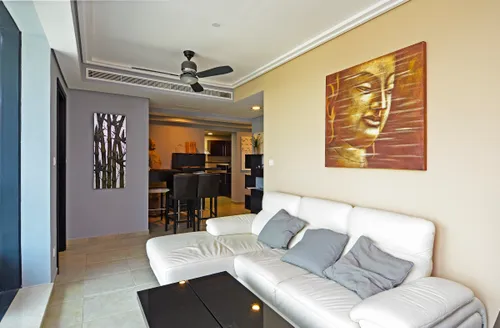 2 Bedrooms Apartment in Goldcrest Views 2