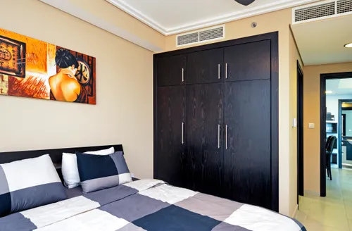 2 Bedrooms Apartment in Goldcrest Views 2