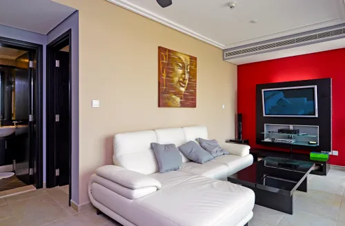 2 Bedrooms Apartment in Goldcrest Views 2