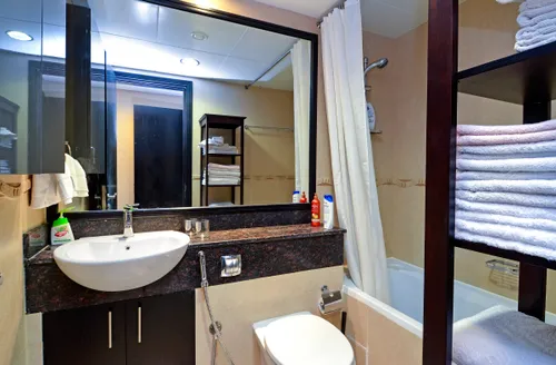 2 Bedrooms Apartment in Goldcrest Views 2