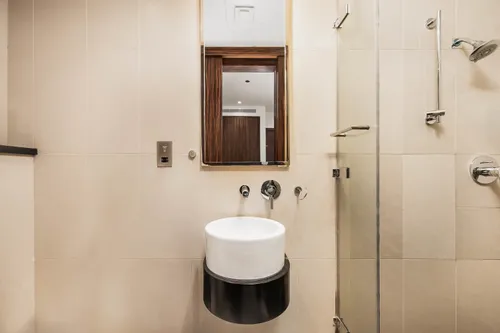 2 Bedrooms Apartment in Bonnington Tower