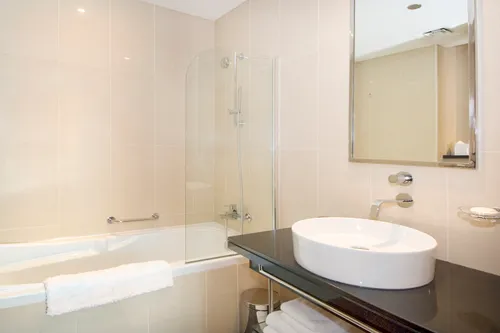 2 Bedrooms Apartment in Bonnington Tower