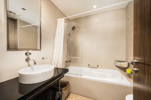 2 Bedrooms Apartment in Bonnington Tower