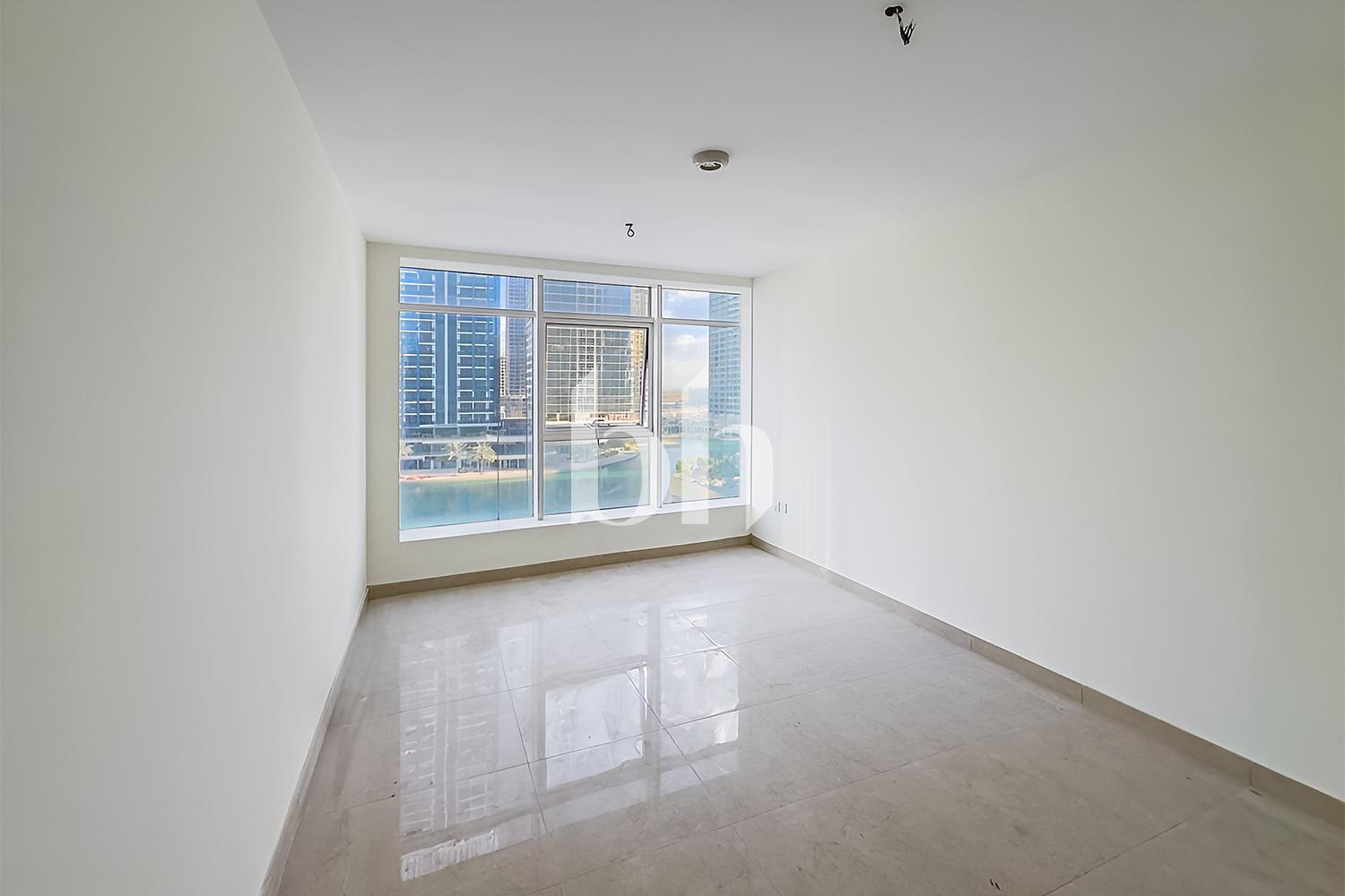 Full Lake View | Mid floor | Spacious