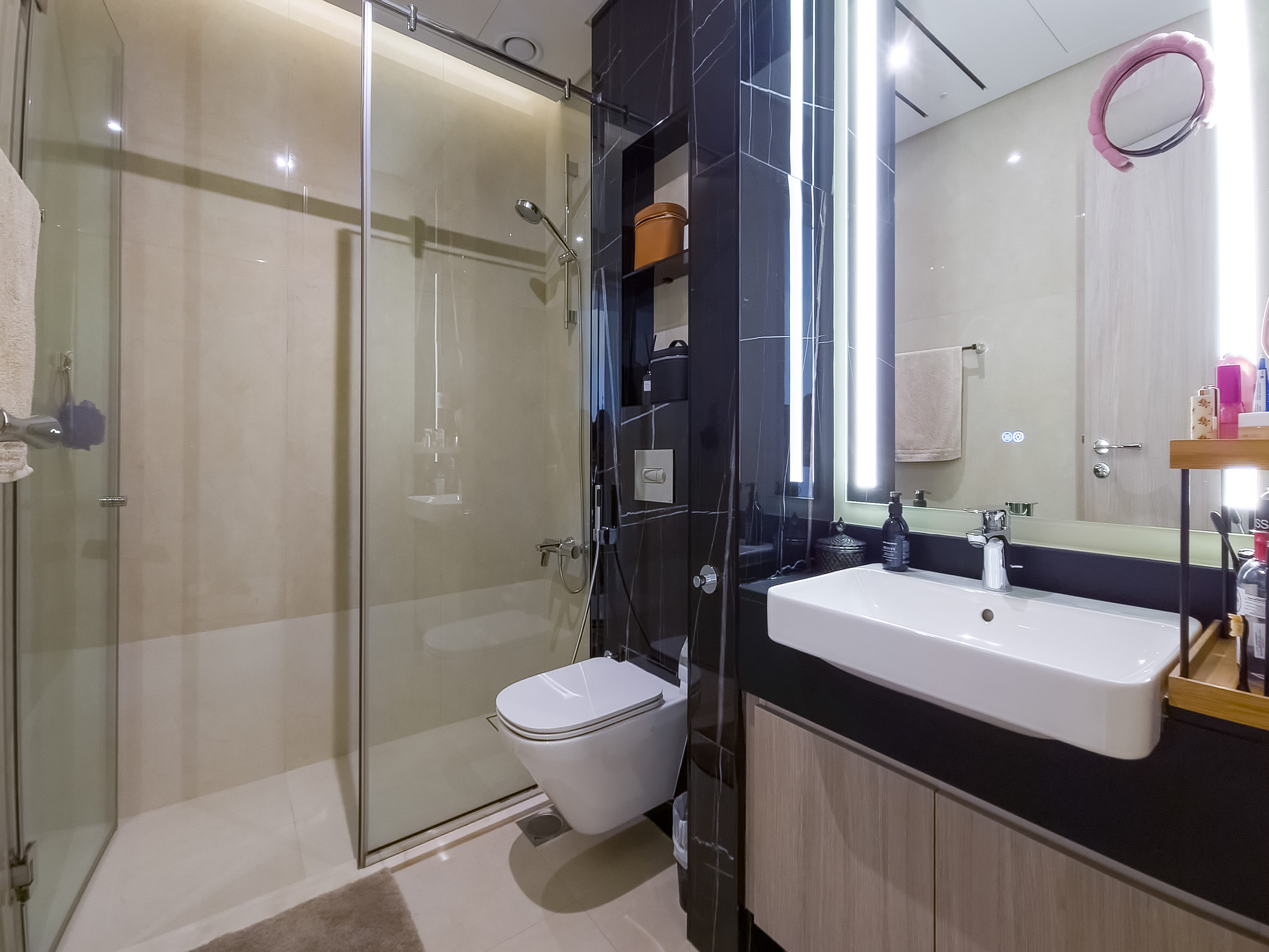 2 Bedrooms Apartment in Me Do Re Tower