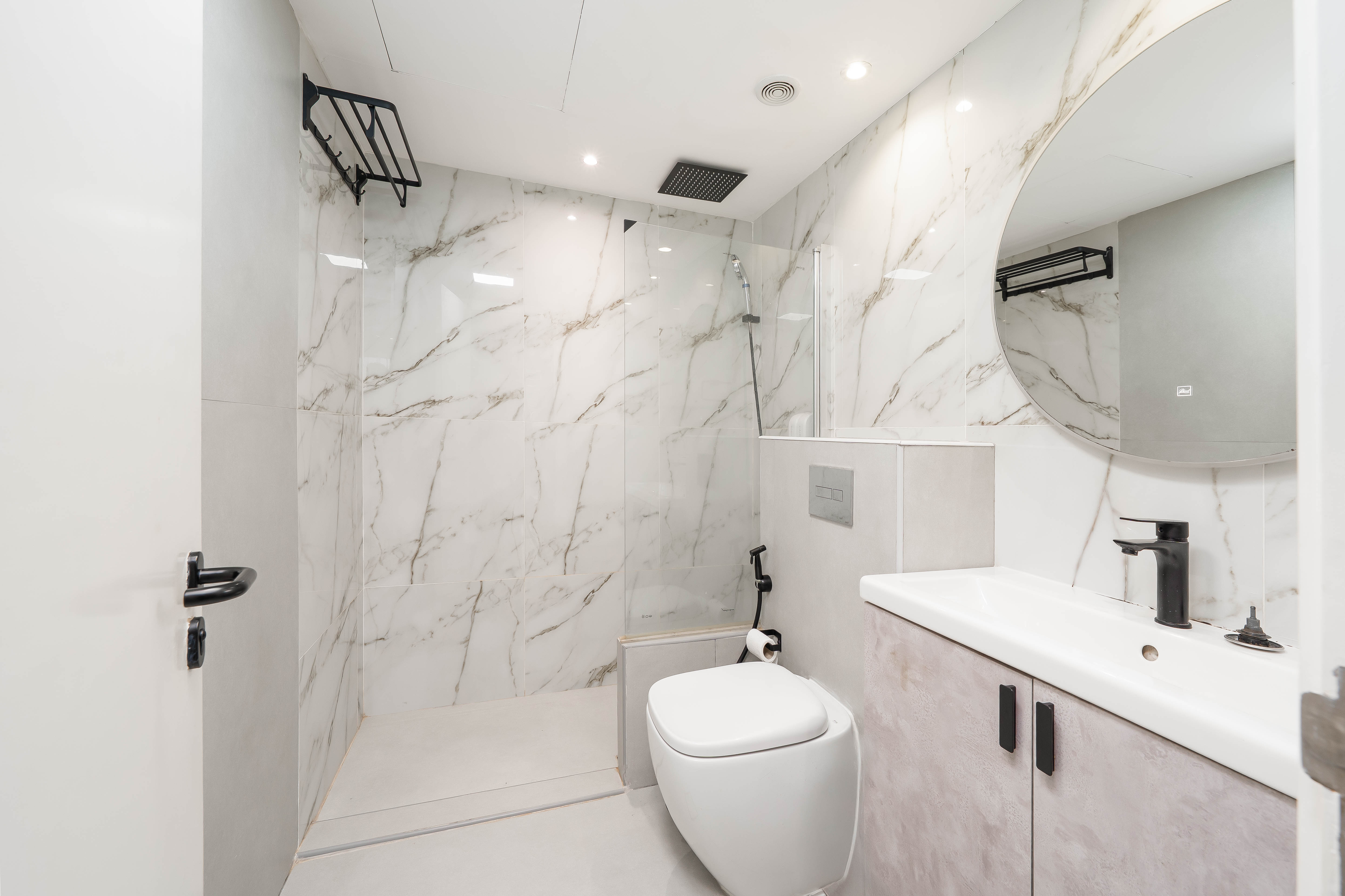 3 Bedrooms Apartment in Goldcrest Views 2