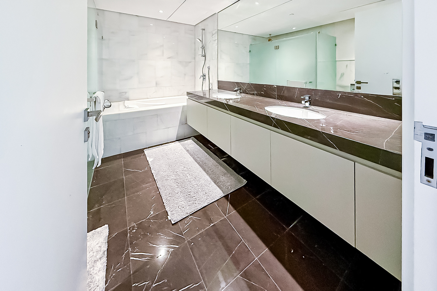 3 Bedrooms Apartment in The Residences JLT