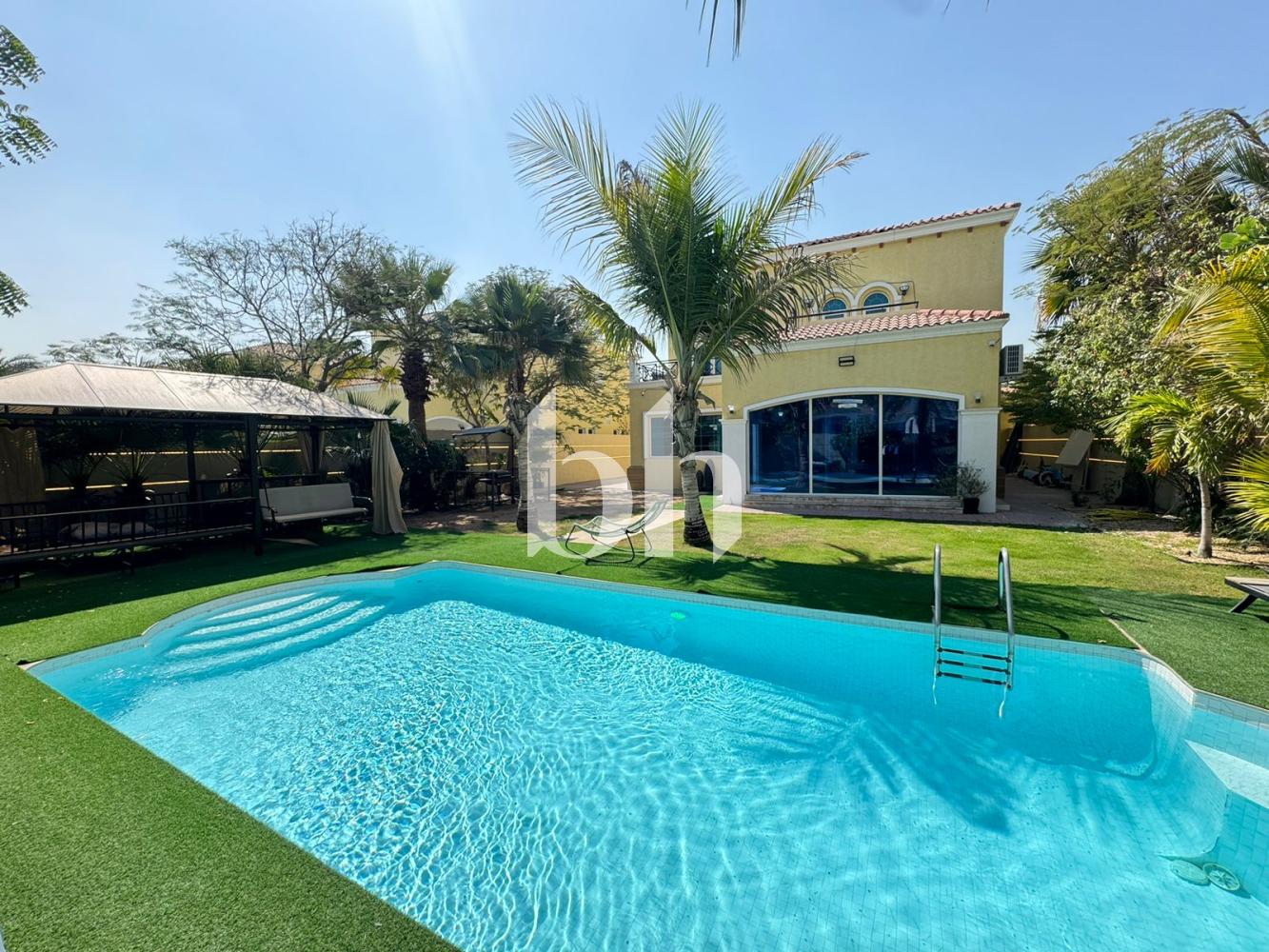 Lake View | Upgraded | Landscaped Garden